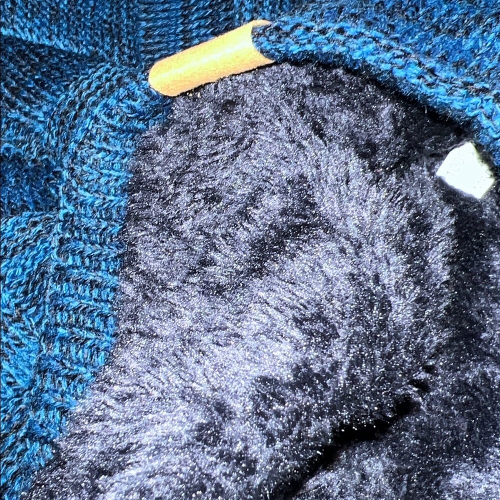 UGNQC Navy Slouchy Knit Hat, Scarf and Gloves Set - Picture 3 of 4